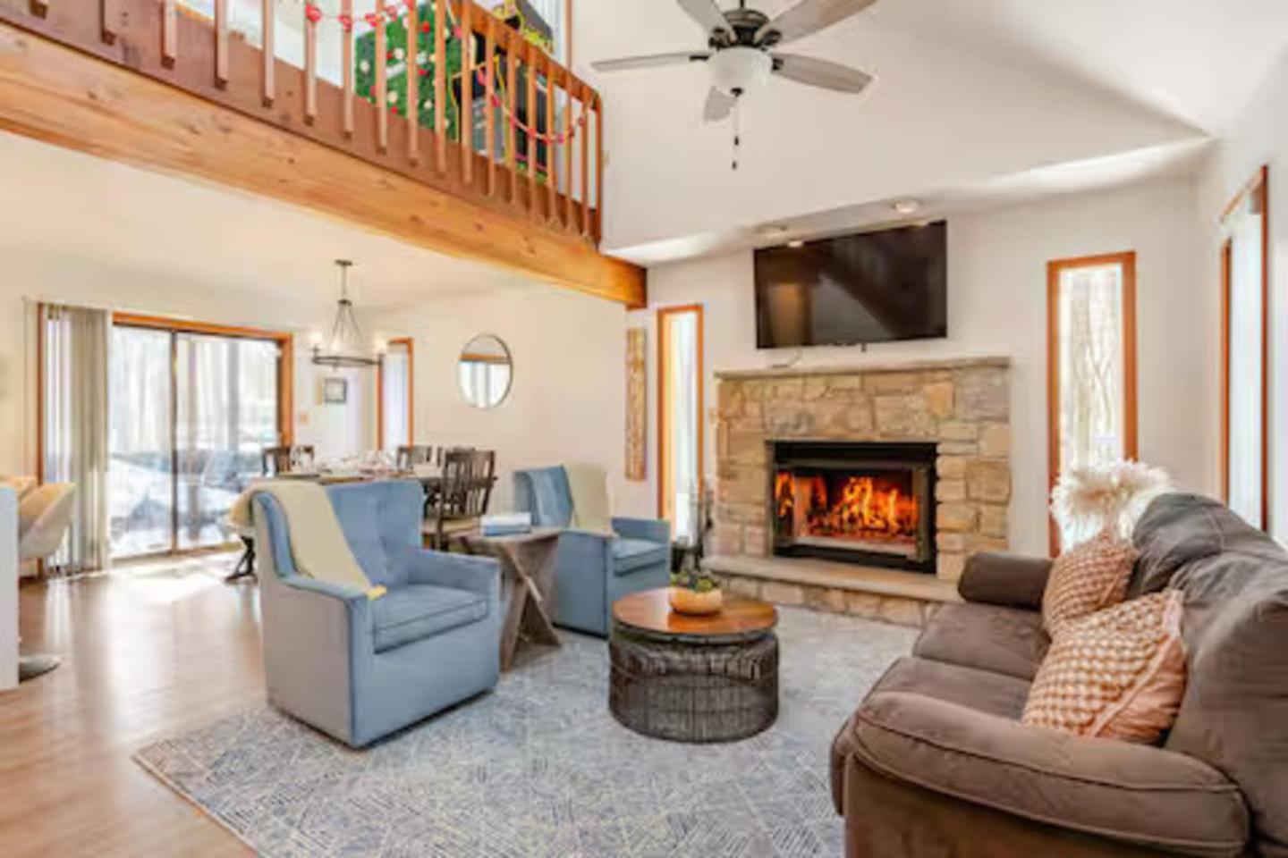 Cozy Cabin At Poconos With Hot Tub And Fire Pit Іст-Страудсберг Екстер'єр фото